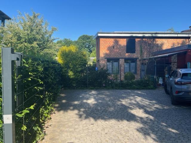 Fewo Mit 3 Sz, Direkte Innenstadtlage, Suedterrasse, Parkplatz Auf Dem Eigenem Privatgrundstueck, 2X E-Bike Und E-Autoladesaeule Inklusive, Konzertkirche, Schauspielhaus, Fh, Jahnsportforum Sowie Der Tollensesee Sind Fusslaeufig In Ein Paar Minuten E Neubrandenbourg Extérieur photo